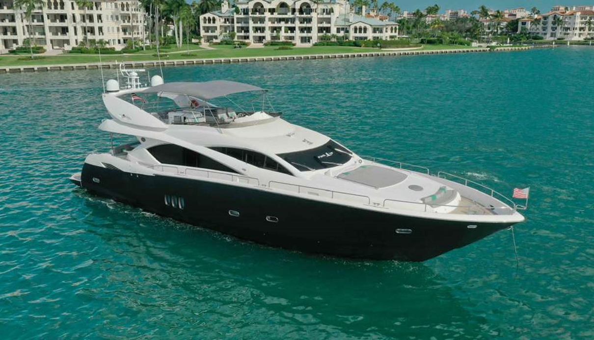 Fins Up yacht, Sunseeker