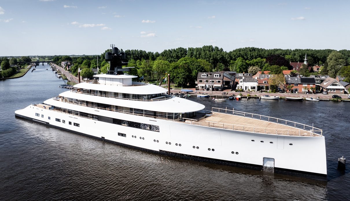 Feadship 824 yacht, Feadship