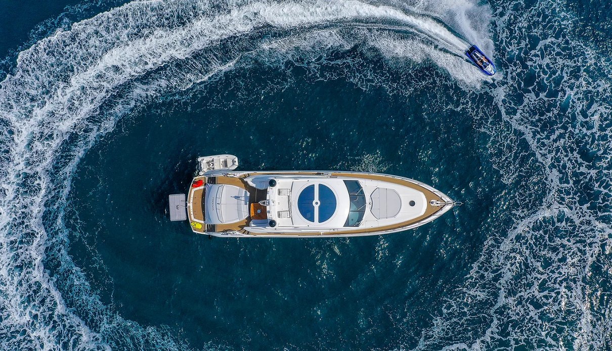 Phoenix yacht, Sunseeker