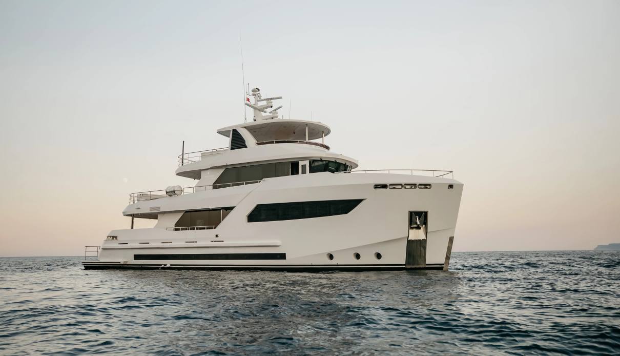 Sayna yacht, Bering Yachts