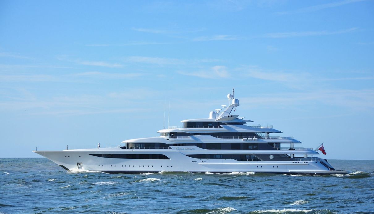 Royal Romance yacht, Feadship