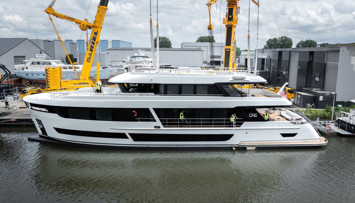 One yacht, Van der Valk