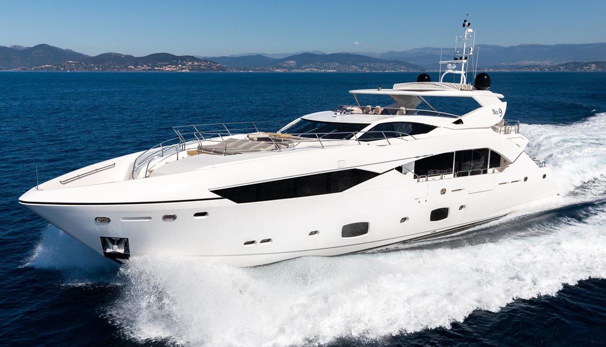 Lady Volantis  yacht, Sunseeker