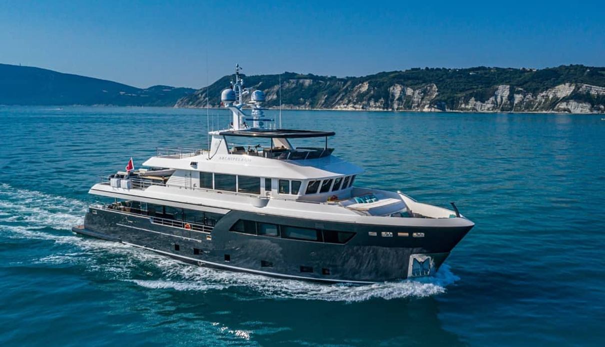 Pax II yacht, Cantiere delle Marche