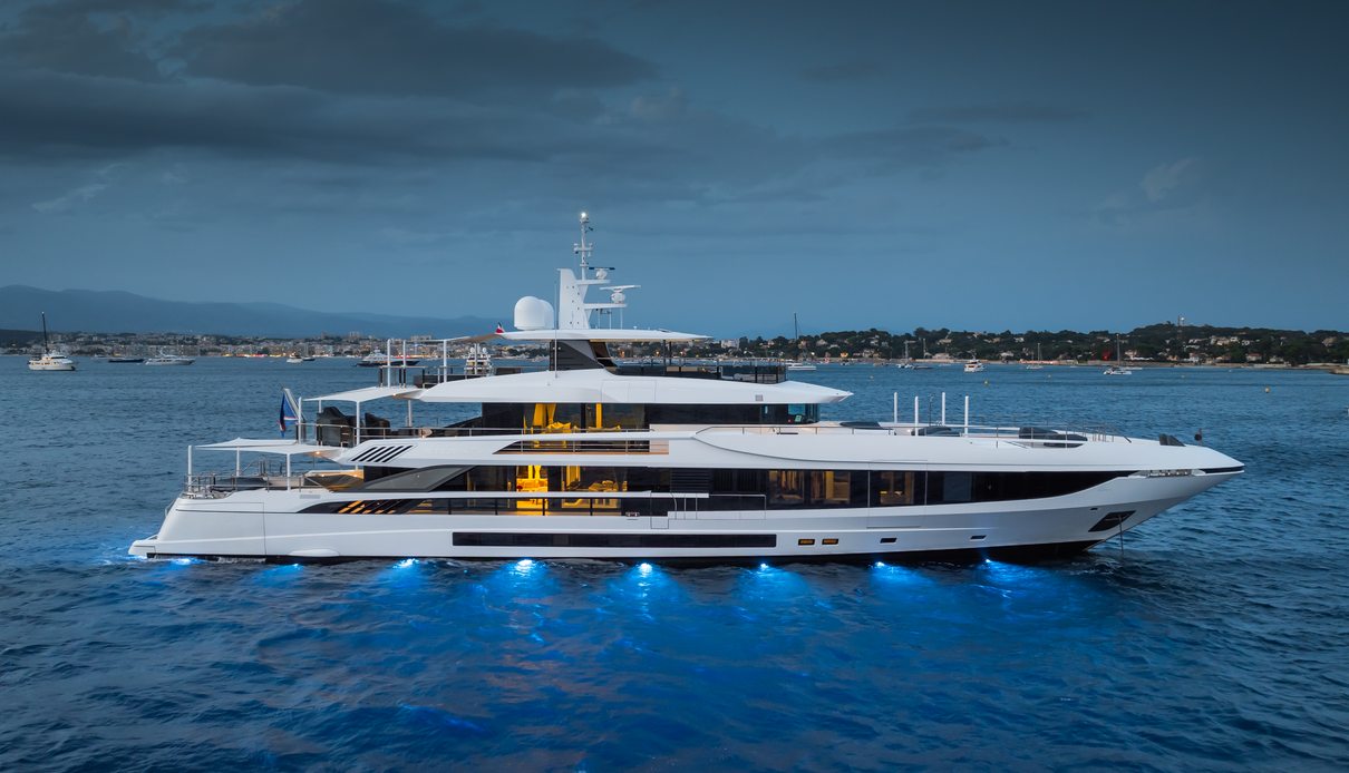 Eternity yacht, Mangusta