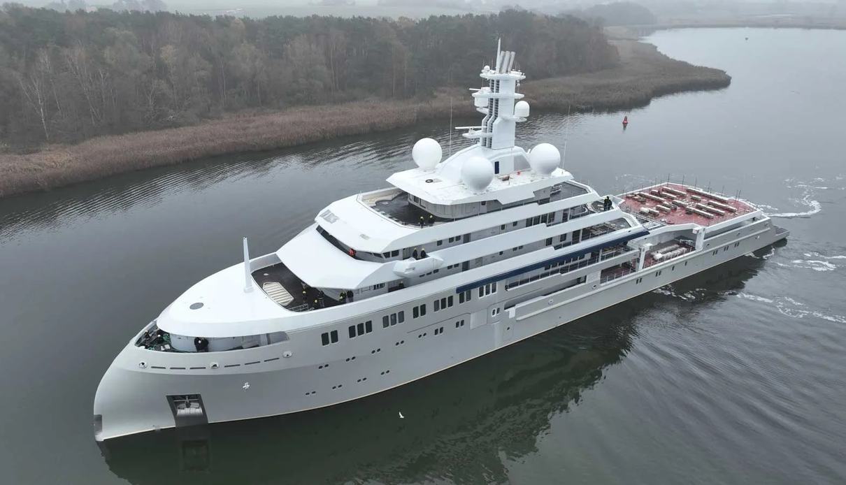 O3 yacht, Lurssen