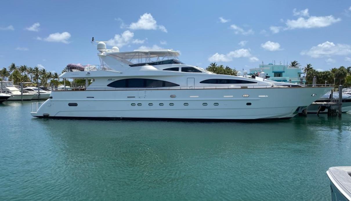 Calais yacht, Azimut