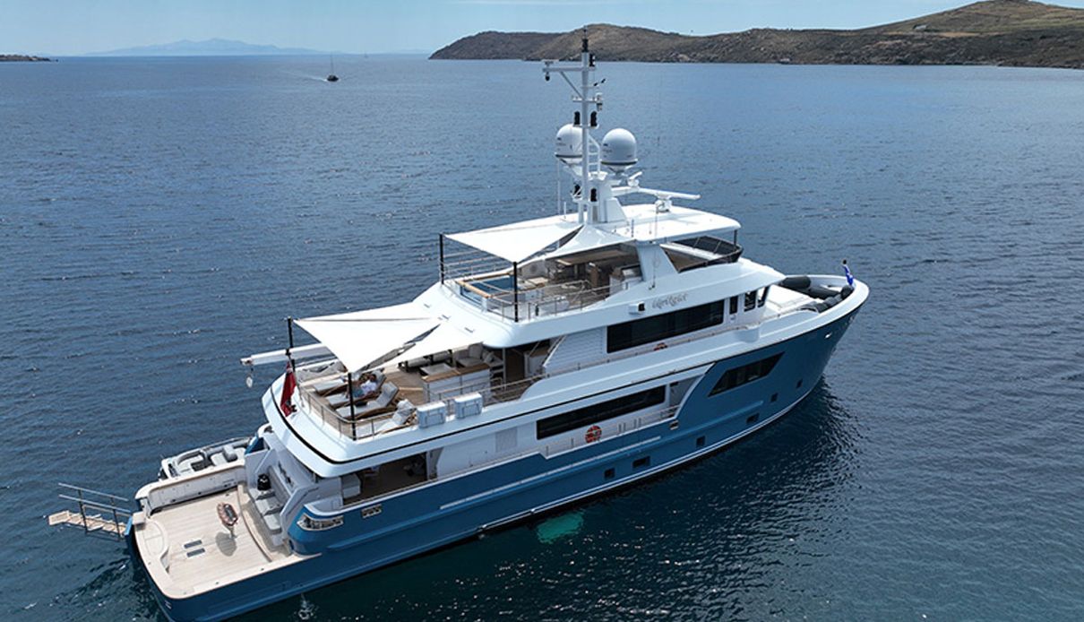 Uptight yacht, Cantiere delle Marche