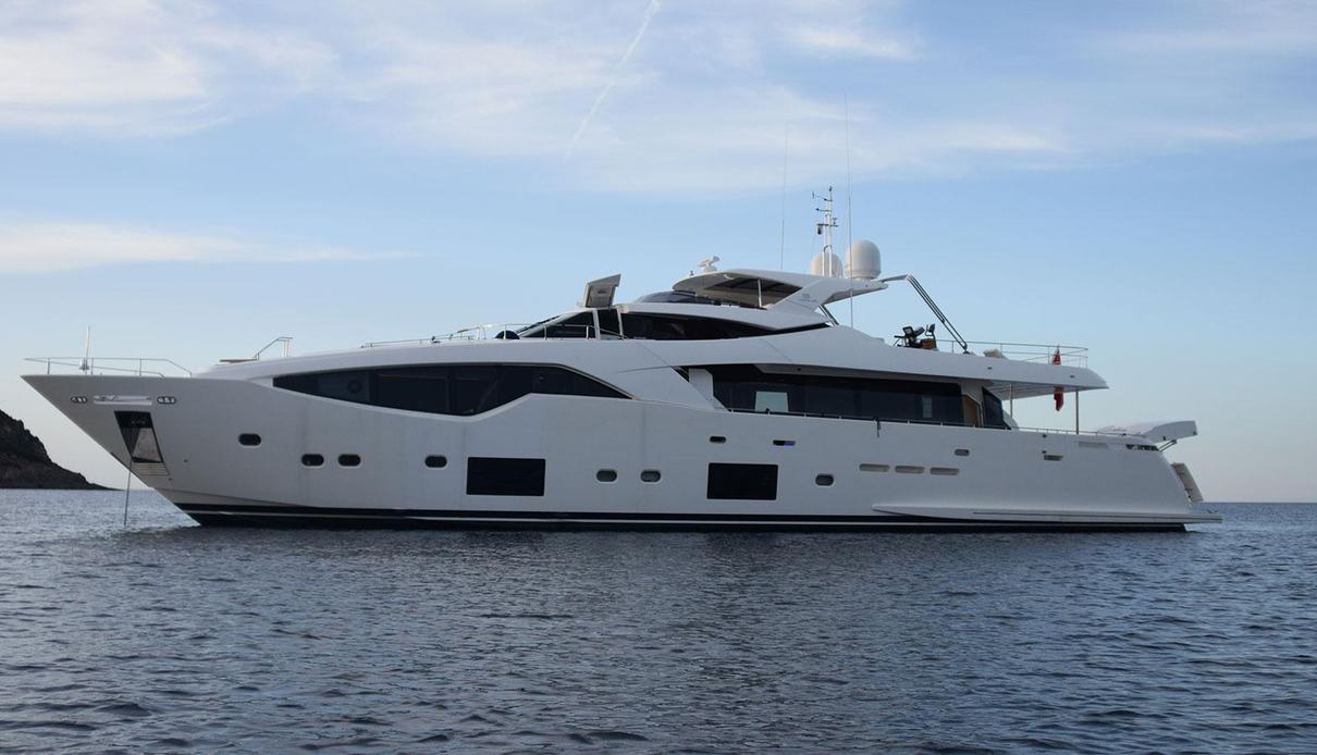 Happy 2 yacht, Custom Line