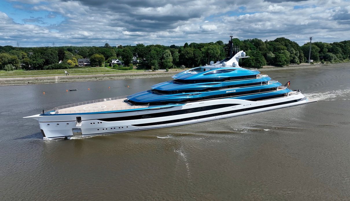 MY Deep Blue yacht, Lurssen