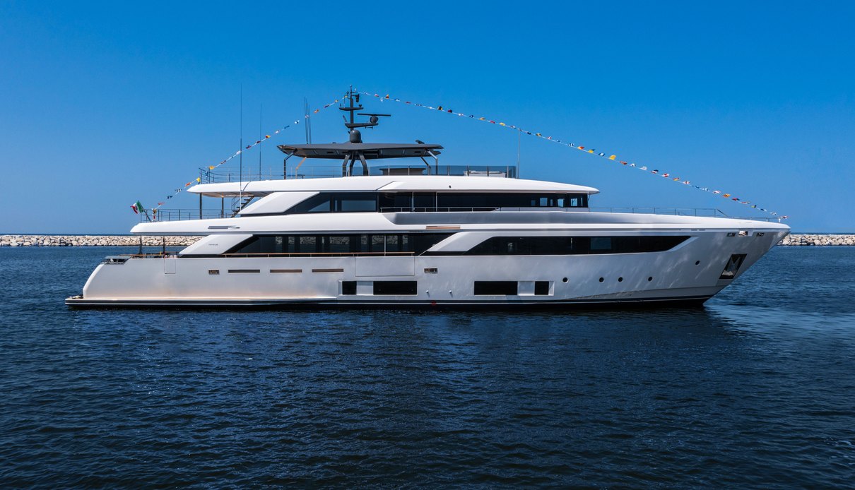 Navetta 42 yacht, Custom Line