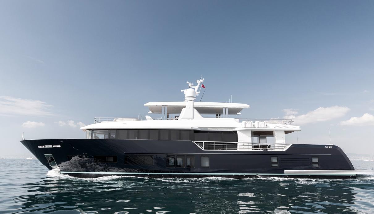 Reginatta yacht, Alpha Custom Yachts