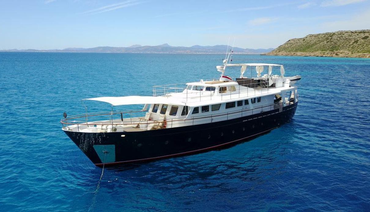 Black Pepper yacht, CNL - Cantieri Navali Lavagna