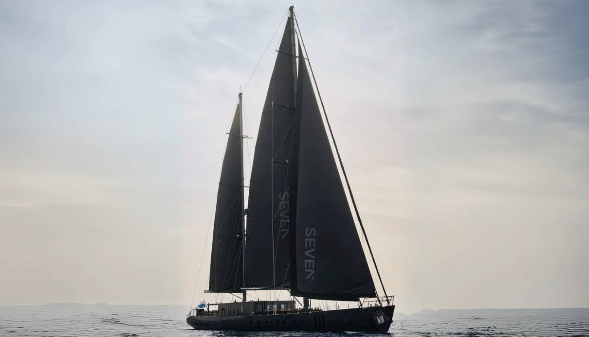 Seven yacht, Pura Vida Yachts