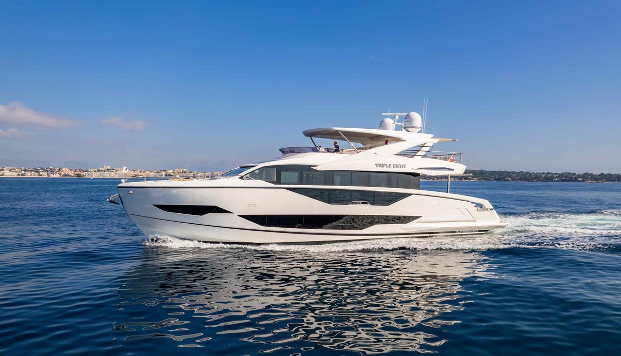 Triple Eight yacht, Sunseeker