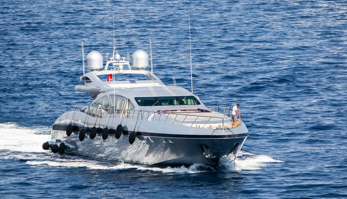 Awesome II yacht, Mangusta