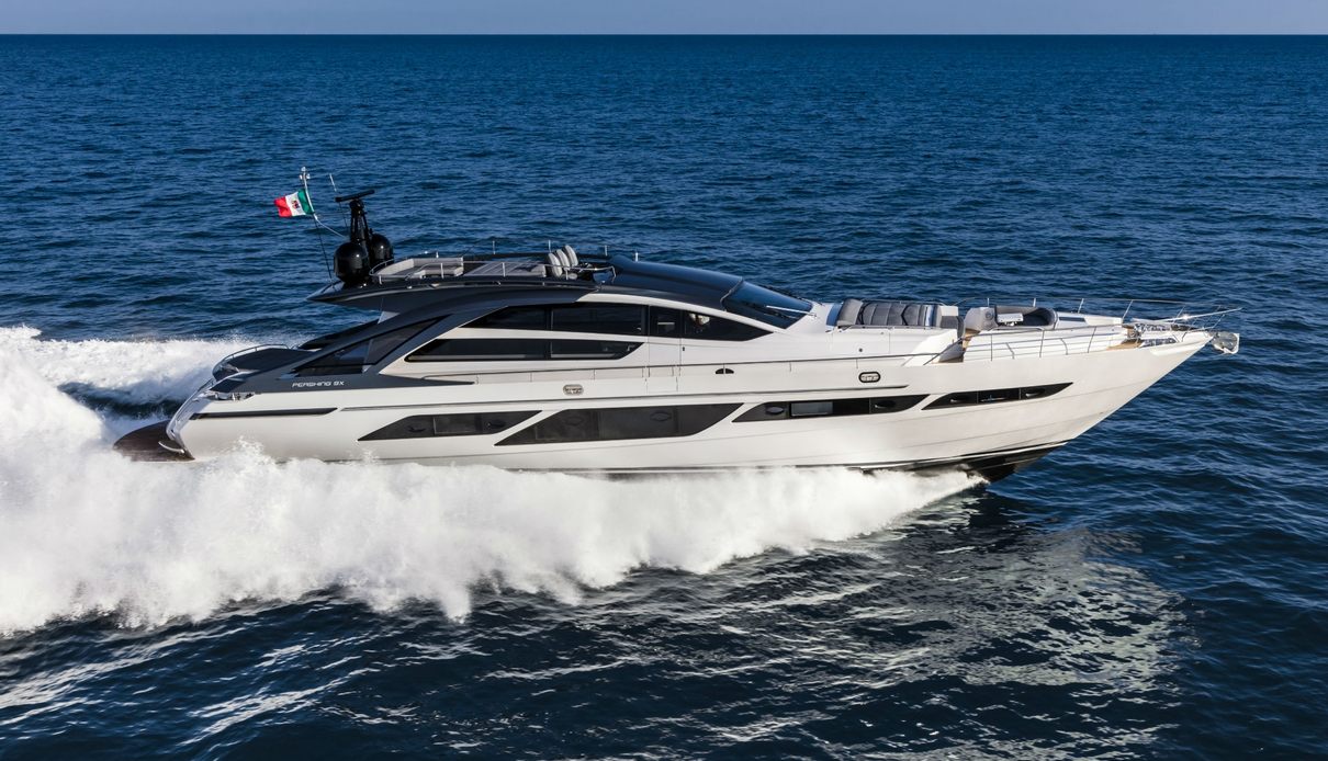 Queen B Sport yacht, Pershing