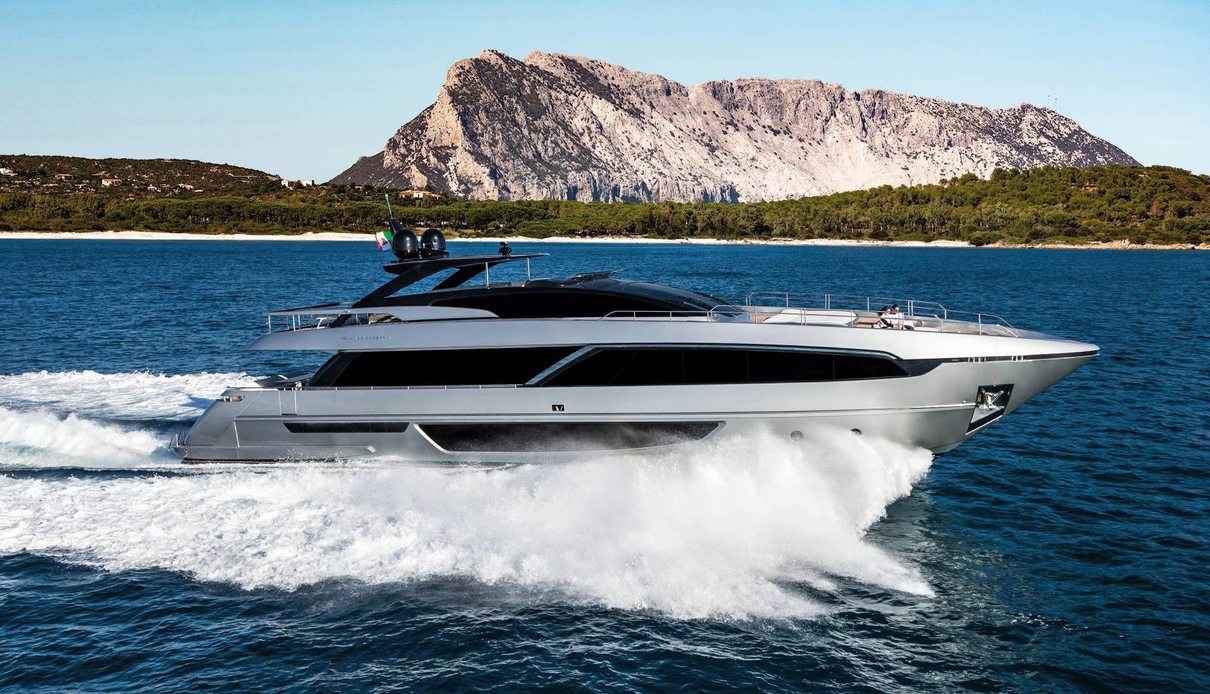 Raph Seven yacht, Riva