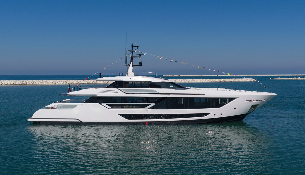 Saetta 128/ 01 yacht, Custom Line