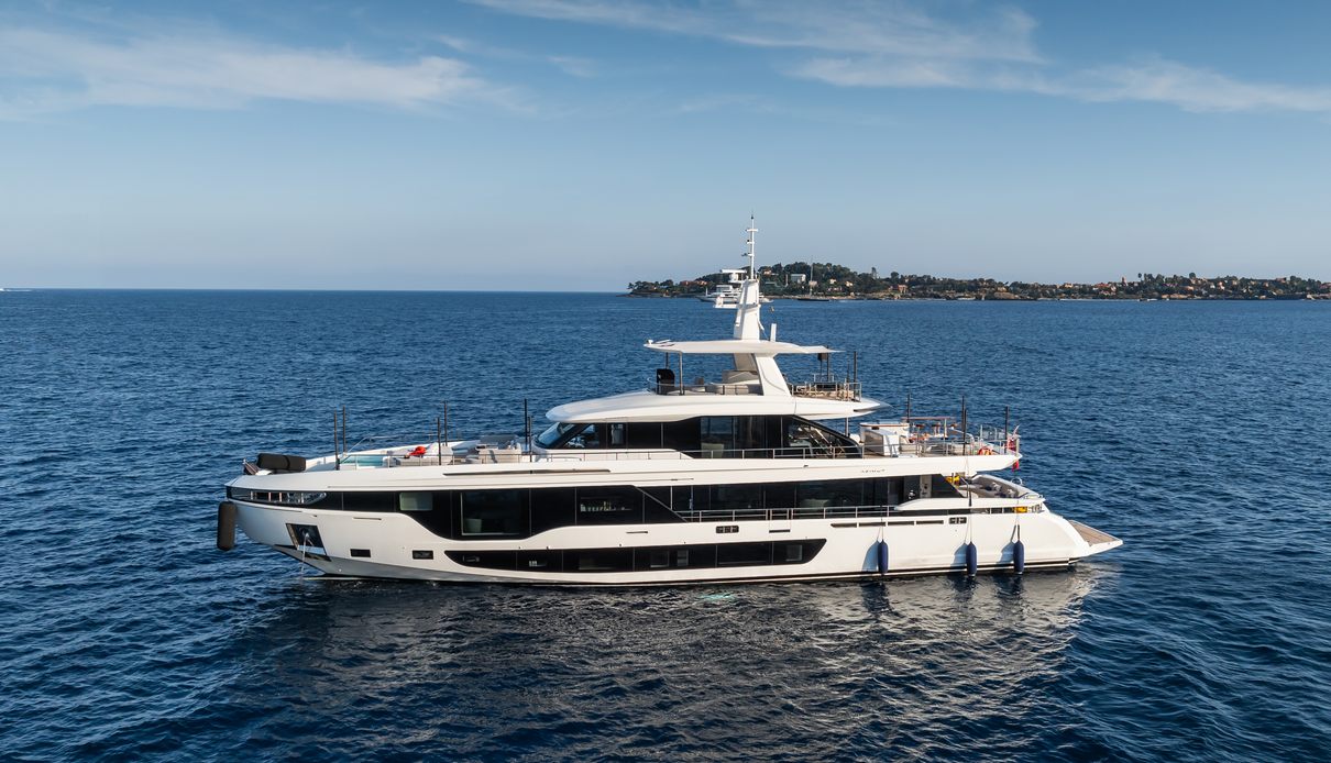 Abie yacht, Azimut