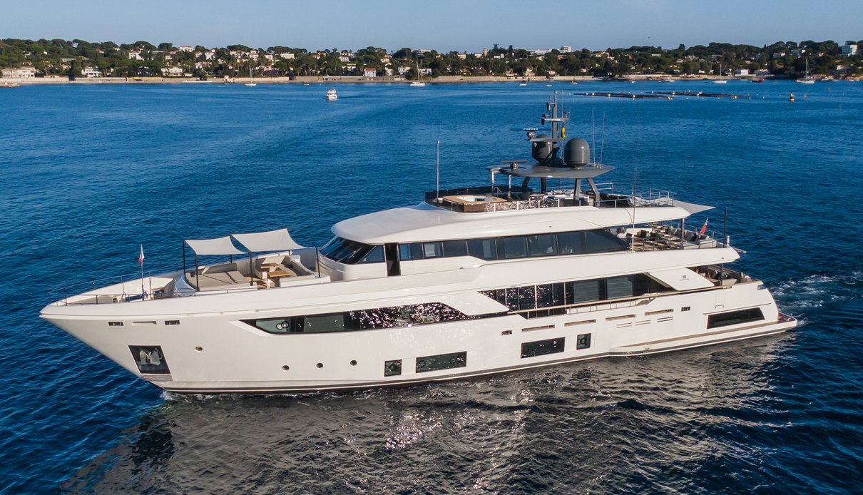 Willpower yacht, Custom Line