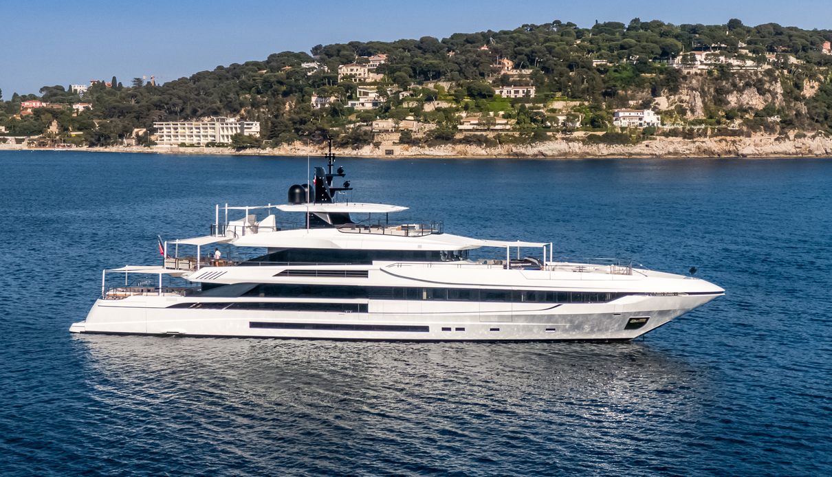 Alisa yacht, Mangusta