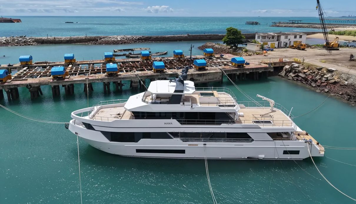 Haya yacht, Inace