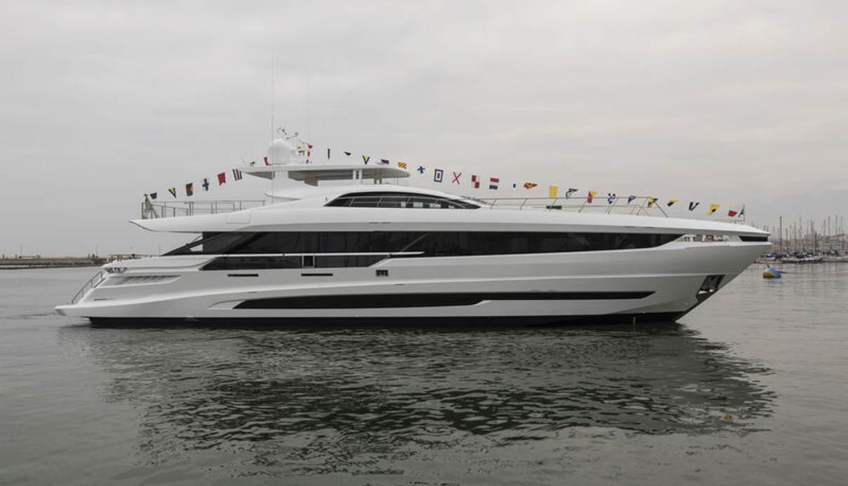 Yalla yacht, Mangusta