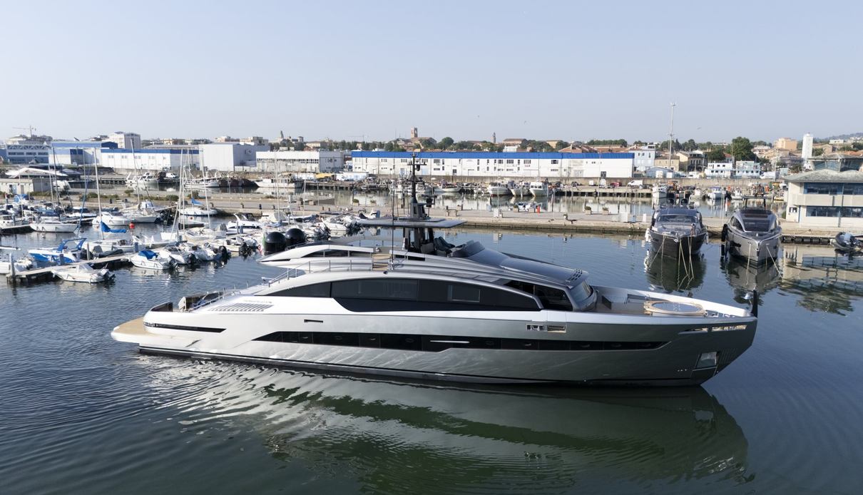 Pershing GTX116/ 04 yacht, Pershing