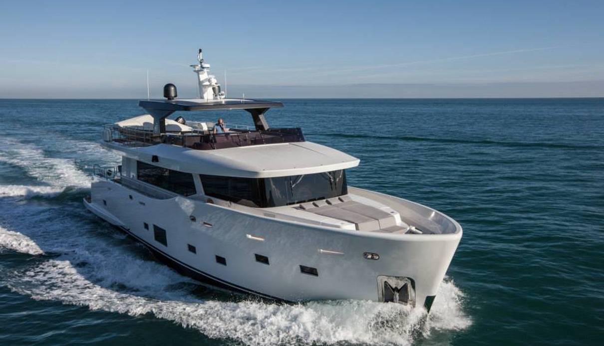 Como yacht, Cantiere delle Marche