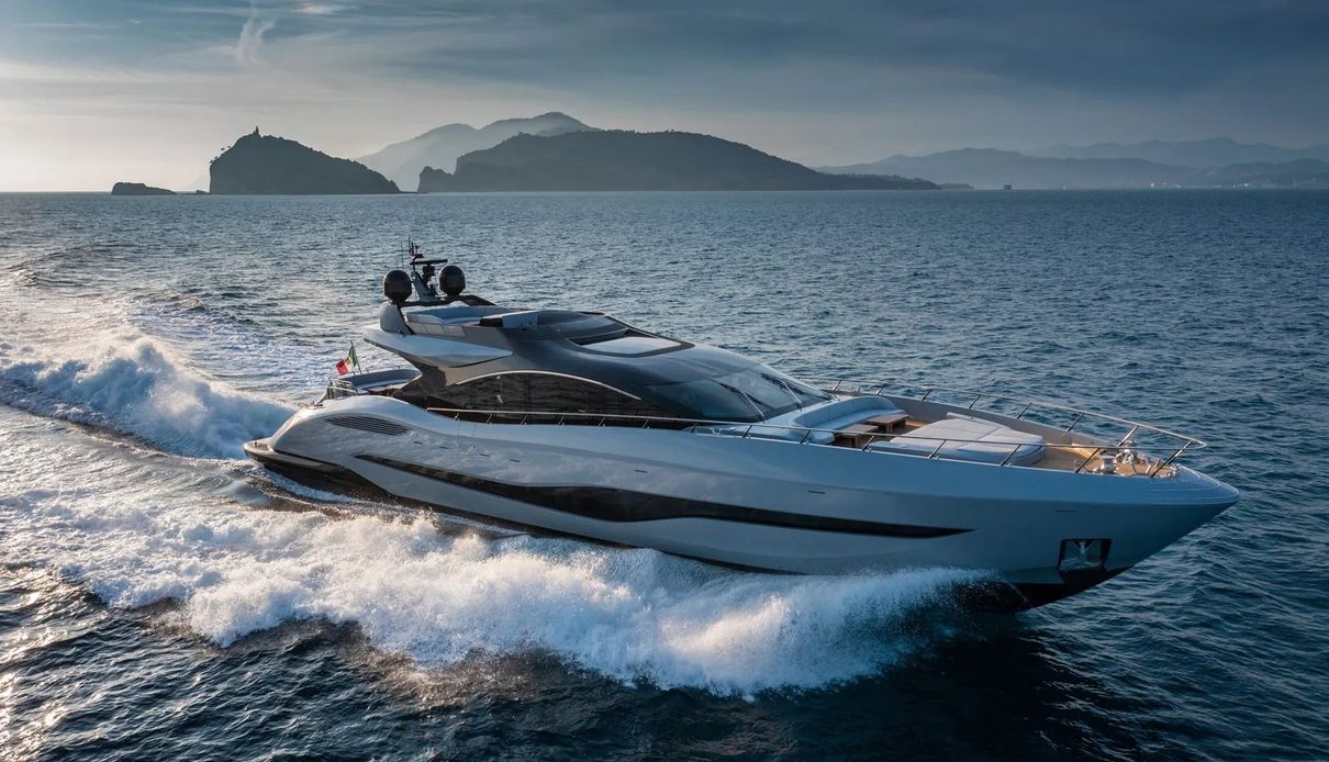 Offline yacht, Mangusta