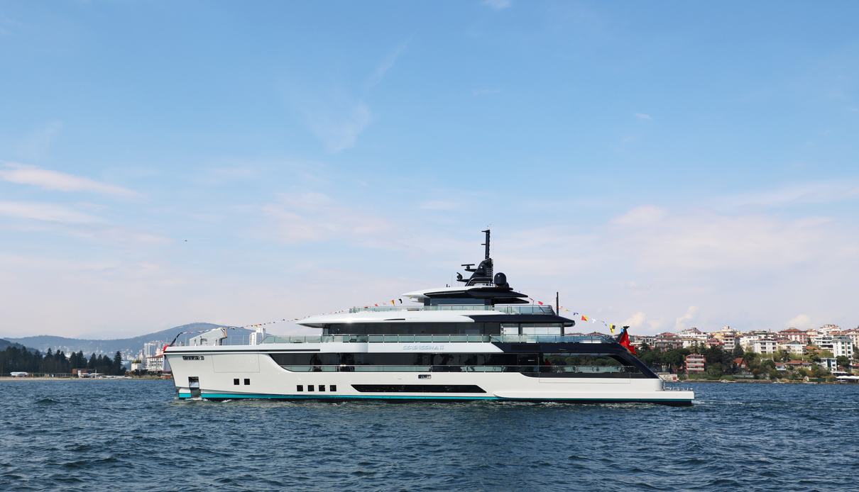 Serenissima II yacht, Mengi Yay