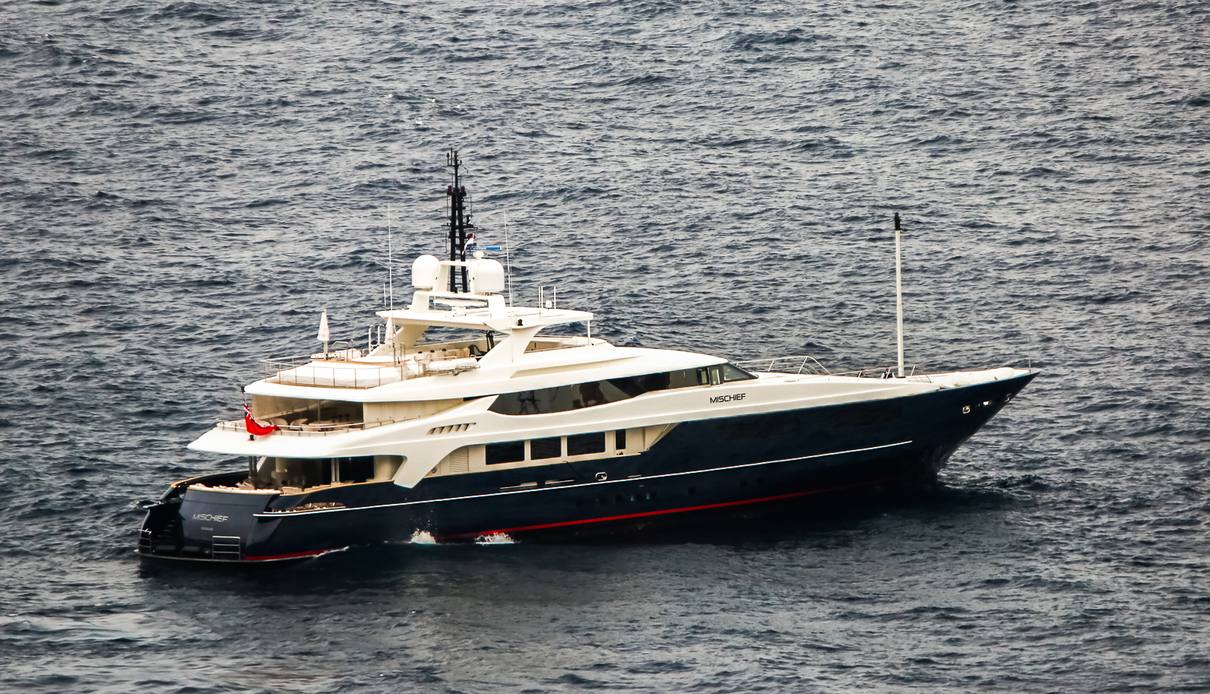 Mischief yacht, Baglietto