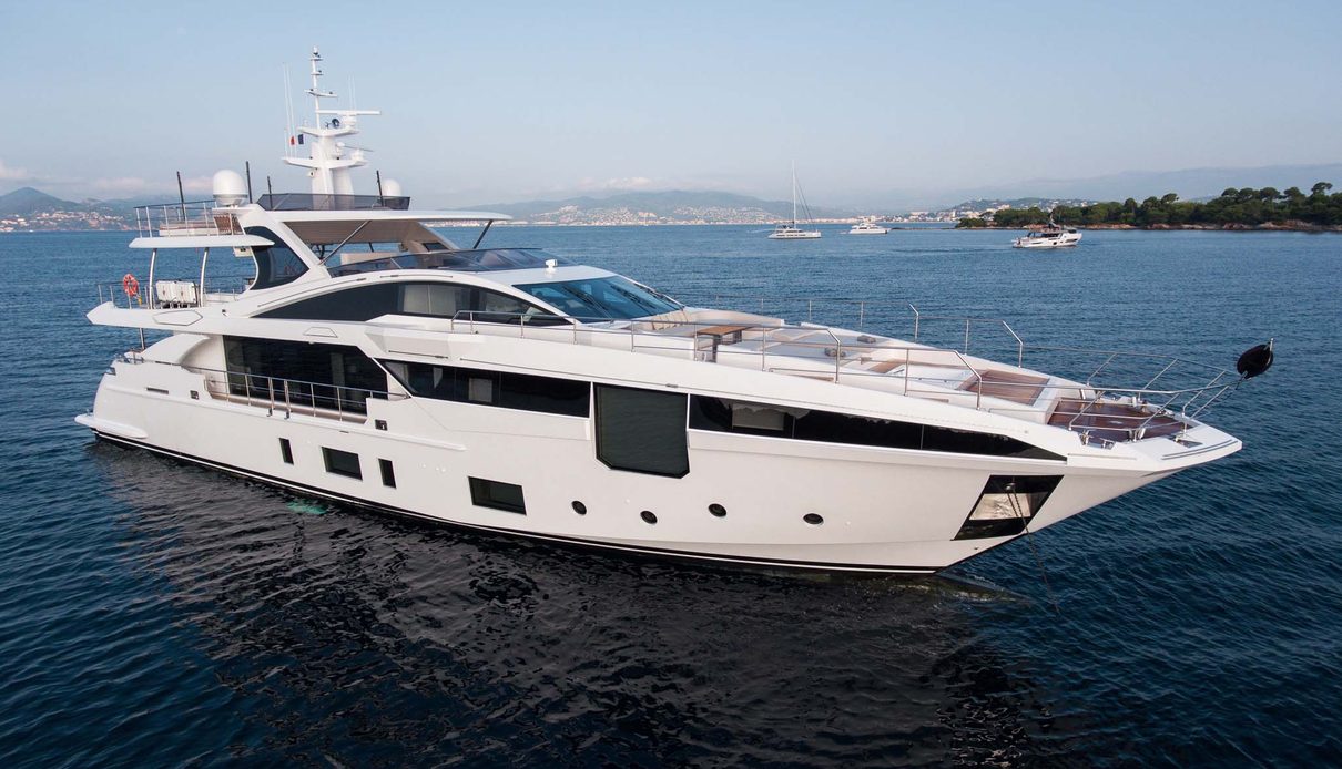 Shifa yacht, Azimut