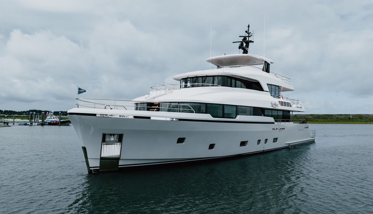 Lollipop yacht, Moonen