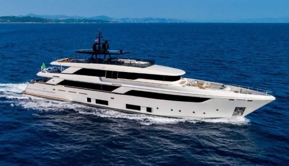 Albus yacht, Custom Line