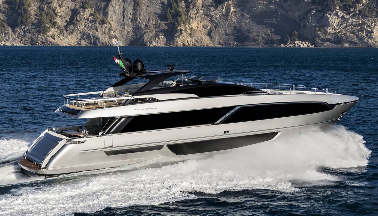 HP6 yacht, Riva