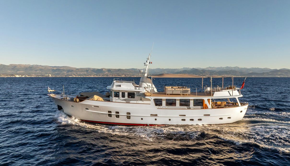 Sultana yacht, Feadship