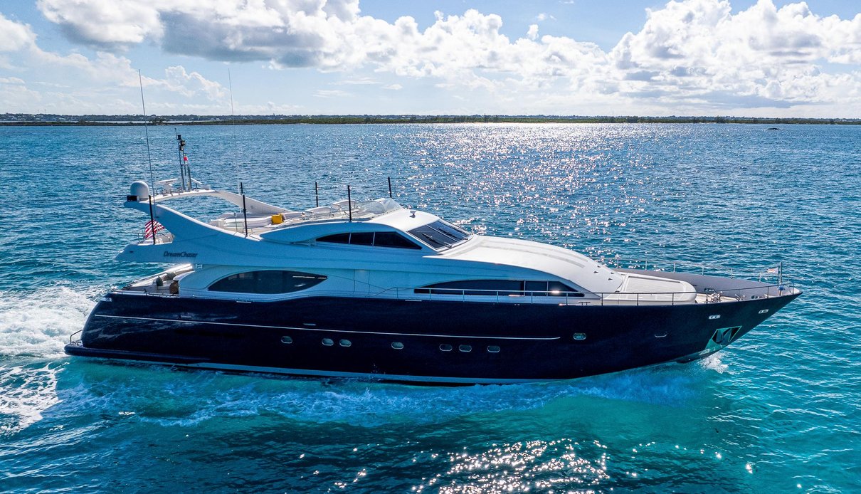 DreamChaser yacht, Custom Line