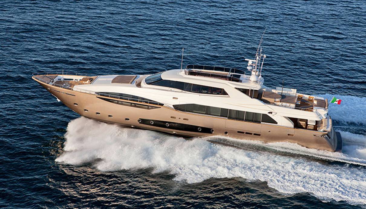 Thalyssa yacht, Custom Line