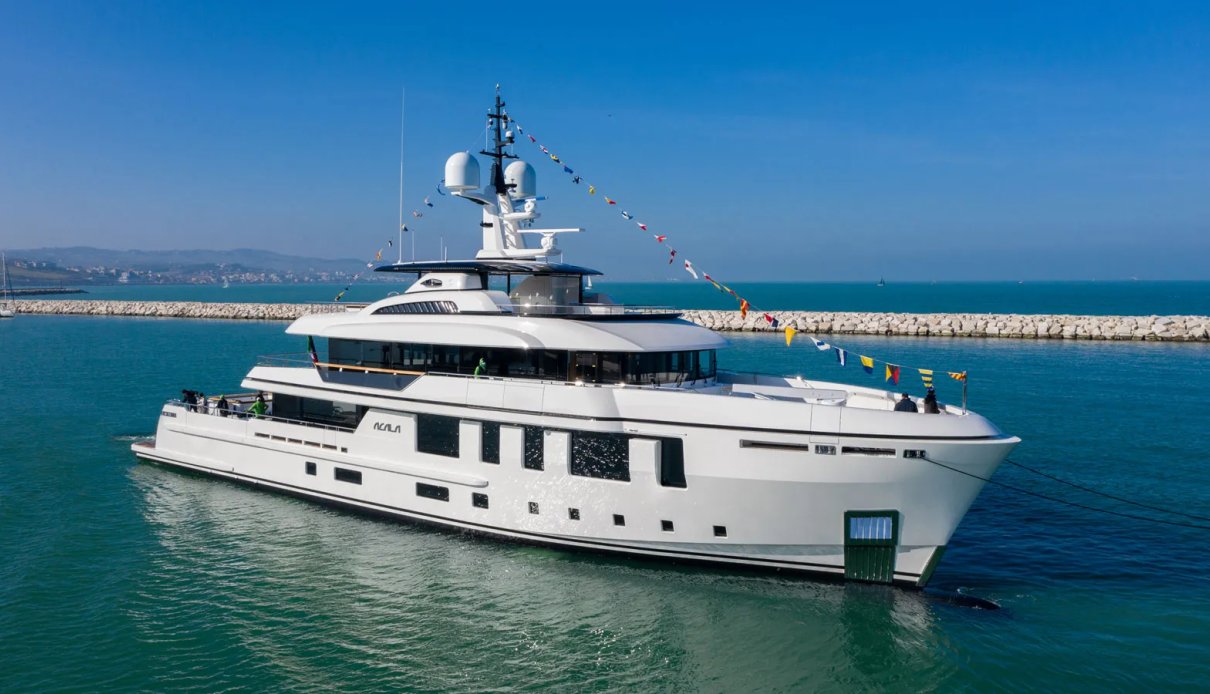 Acala yacht, Cantiere delle Marche