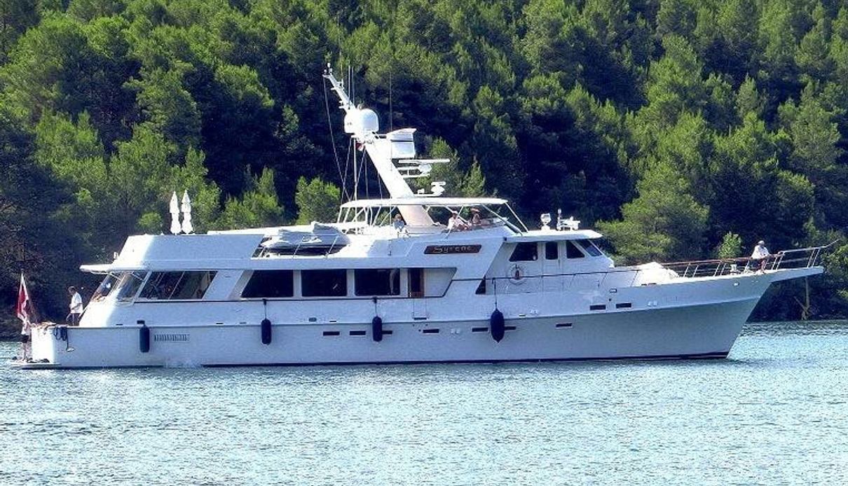 Serenity yacht, Christensen