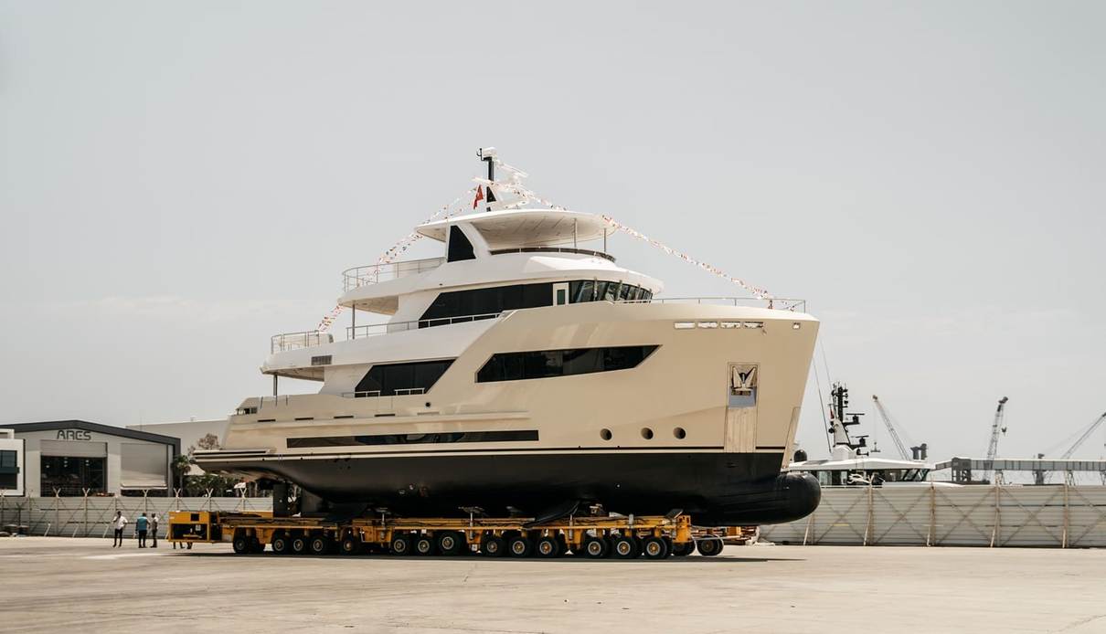 Andromeda yacht, Bering Yachts