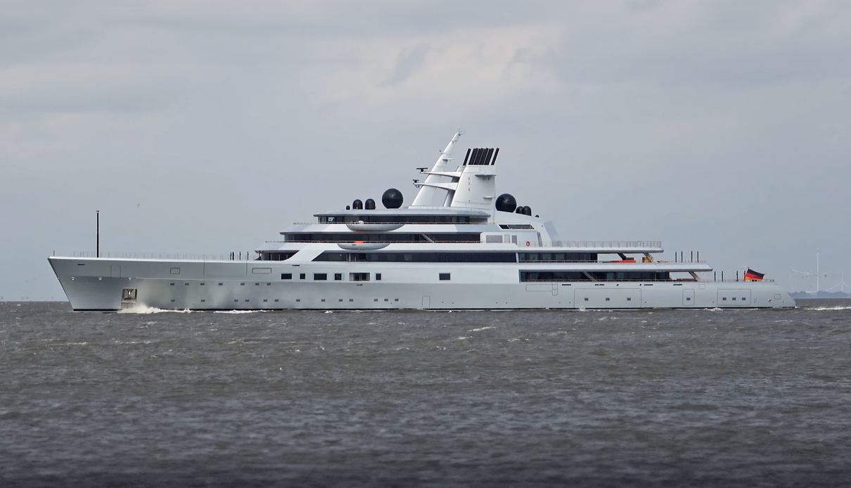 Dragonfly yacht, Lurssen