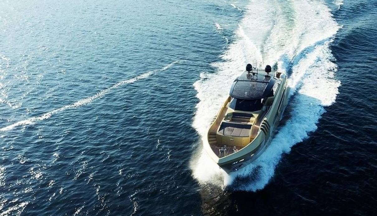 Aquila yacht, Mengi Yay