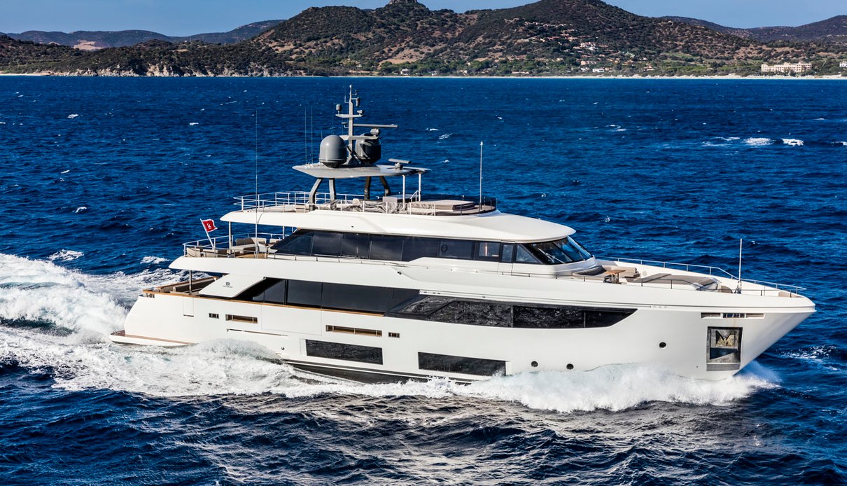 Haiami yacht, Custom Line