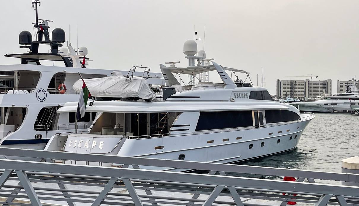 Escape yacht, Crescent  Yachts