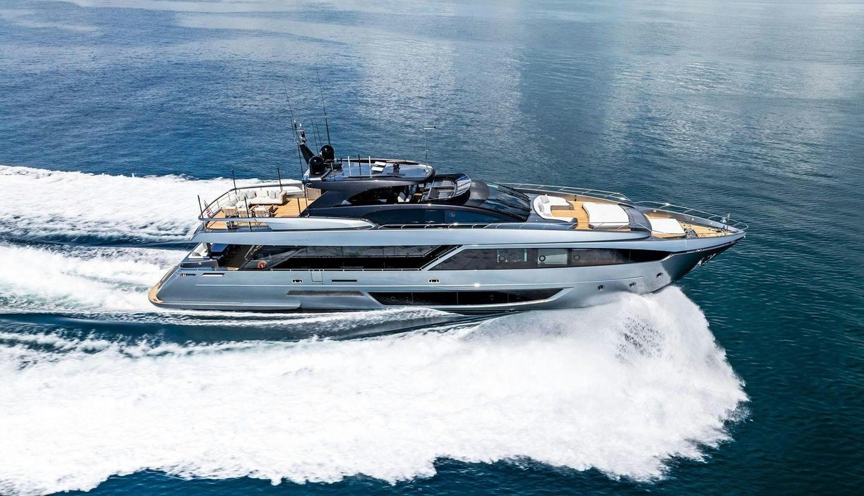 28 Monopoly yacht, Riva