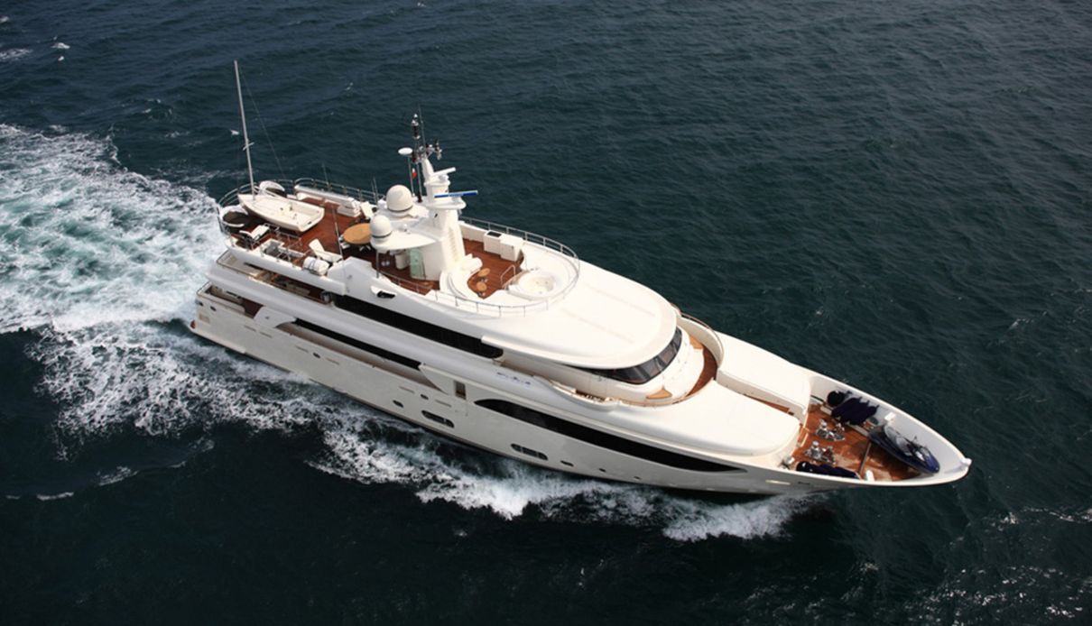 O'Lion yacht, CRN Yachts