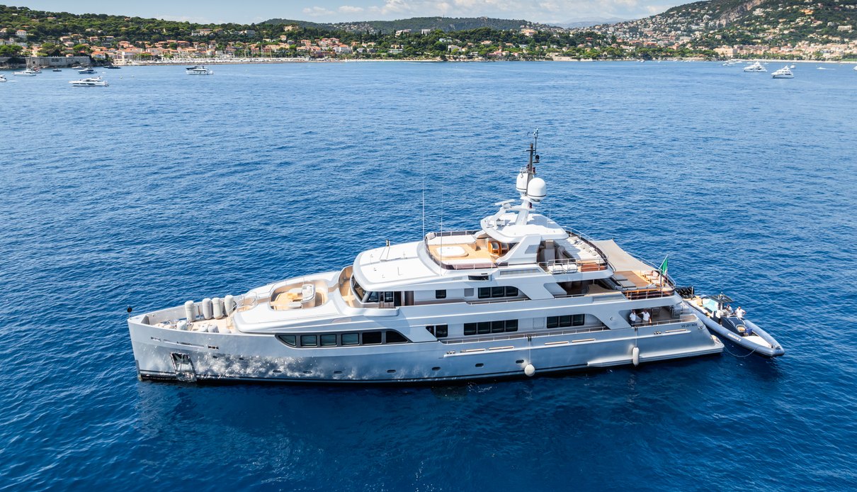 Dragoluna yacht, Codecasa